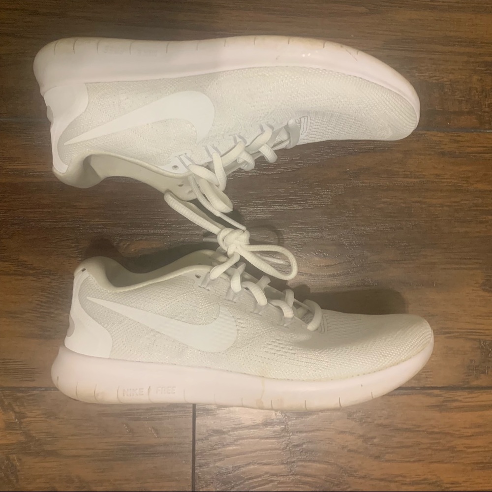 NIKE SIZE 6